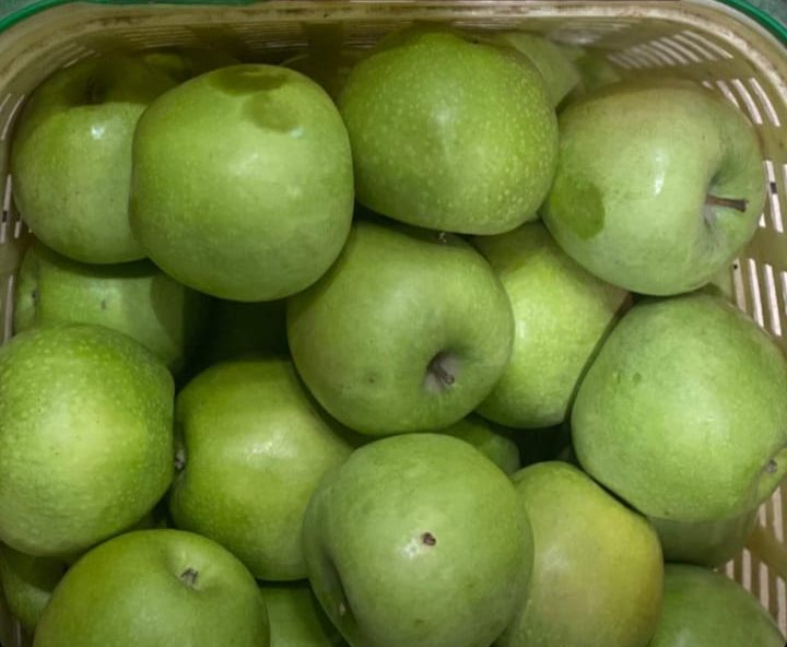 Apples | (Granny Smith) - Rich In Vitamin C, High In Potassium & Helps Fight Cancer Cells - No Wax - Organically Grown