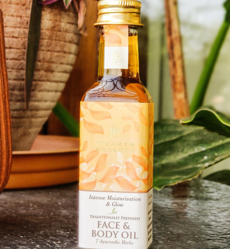 Face & Body Oil | Traditionally Prepared - Natural - Intense Moisturisation & Glow - 7 Ayurvedic Hers -No Minerals Oils, No Petrochemicals, No Synthetic & No Added Preservatives - The Earth Reserve - 100ml