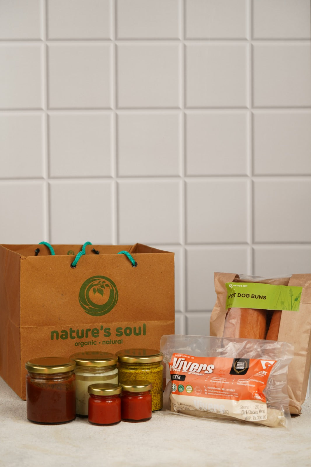 DIY KIT - Hot Dog Box - 4 Hot Dog Buns + 4 Chicken Sausages + 4 Sauces - Nature&