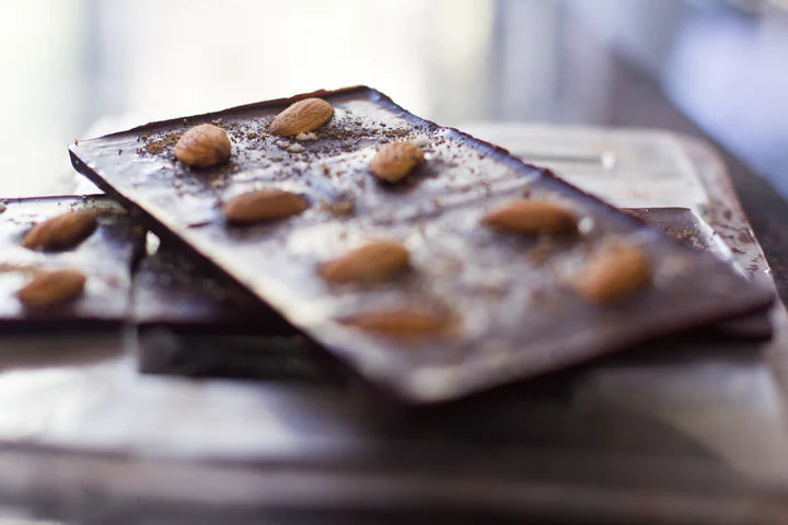Dark Chocolate| Smoked Salt &amp; Almond Chocolate Bar – Vegan - Naviluna – 60gm