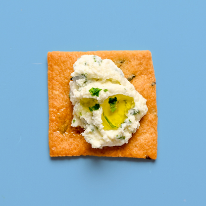 Crackers | Rosemary &amp; Garlic Crackers -Crisp Cracker with Deep Savoury Flavour, Baked Cracker -No Preservatives– Vivanda– 125gm