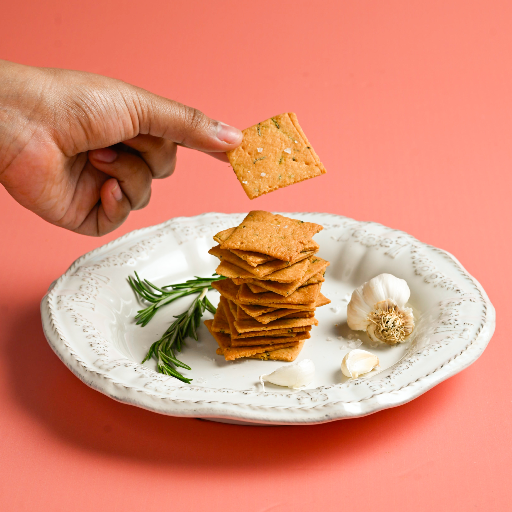 Crackers | Rosemary &amp; Garlic Crackers -Crisp Cracker with Deep Savoury Flavour, Baked Cracker -No Preservatives– Vivanda– 125gm