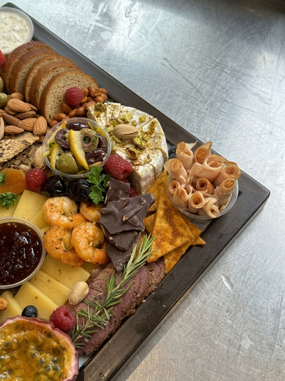 The Grazing Sage Gourmet Charcuterie Board- Luxury Artisanal Charcuterie &amp; Gourmet Gift Platter - No emulsifiers, Stabilisers, Nitrates &amp; No preservatives - Natural Ingredients